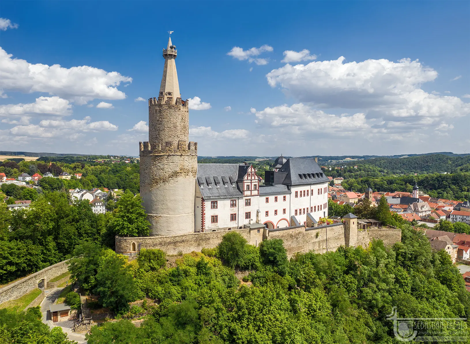 Burg mit Turm