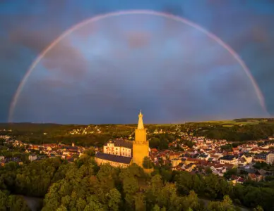 Regenbogen mit Burg