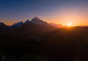 Sonnenuntergang hinter Alpengipfeln