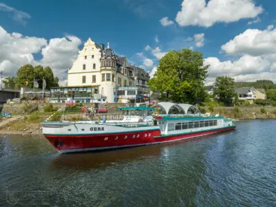 Schiff auf dem Wasser