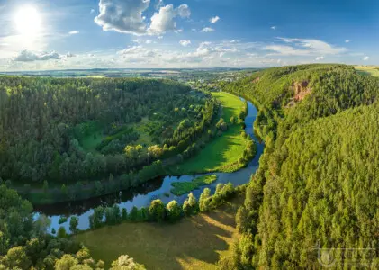 Fluss in der Landschaft