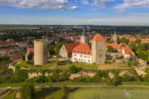 Burg mit roten Dächern