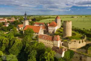 Burg mit roten Dächern