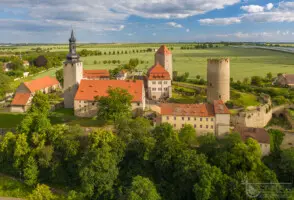 Burg mit roten Dächern